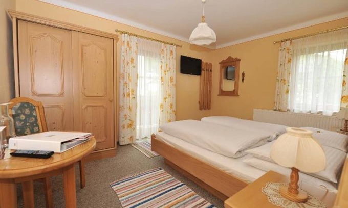 Lessach Apartment | Double room with shower, WC no. 2/4/6 - Macheiner, guest house - vacation apartment