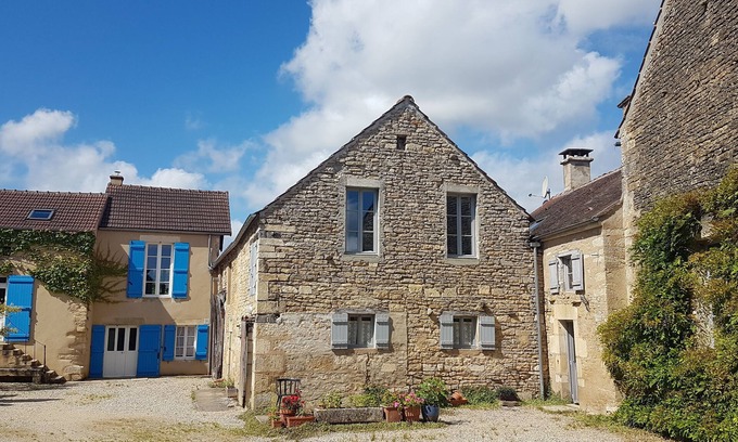 Coutarnoux House | Double rural gîte with swimming pool