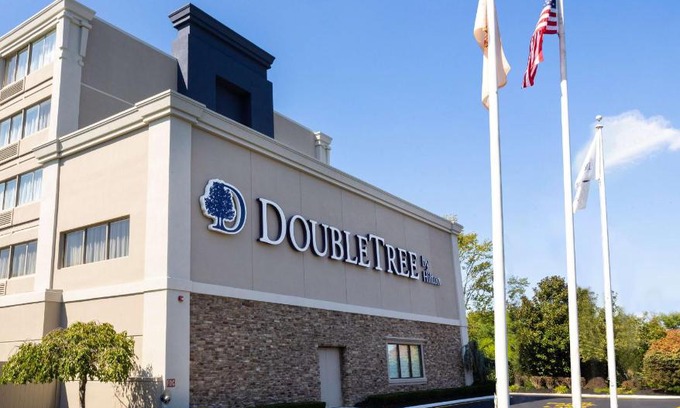 Tinton Falls Hotel | DoubleTree by Hilton Tinton Falls-Eatontown