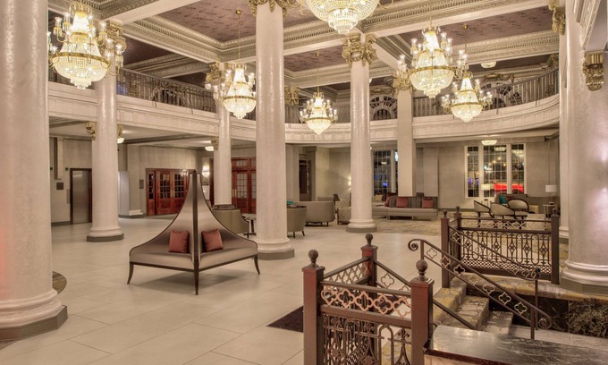 Utica Hotel | DoubleTree by Hilton Utica