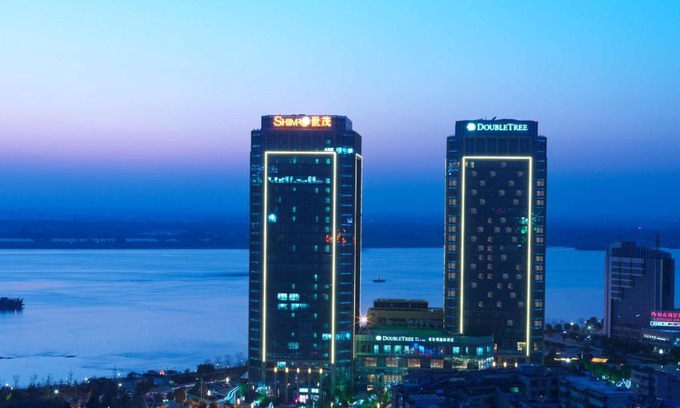 Jinghu District Hotel | DoubleTree by Hilton Wuhu