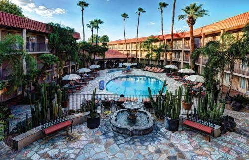 Tucson Hotel | DoubleTree Suites by Hilton Tucson-Williams Center