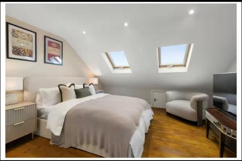Bruce Grove House | Downhills Studio Flat in Loft Space