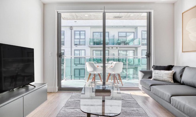 City West Apartment | Downtown 1BR w Pool Gym WD nr Staples Center LAX-552