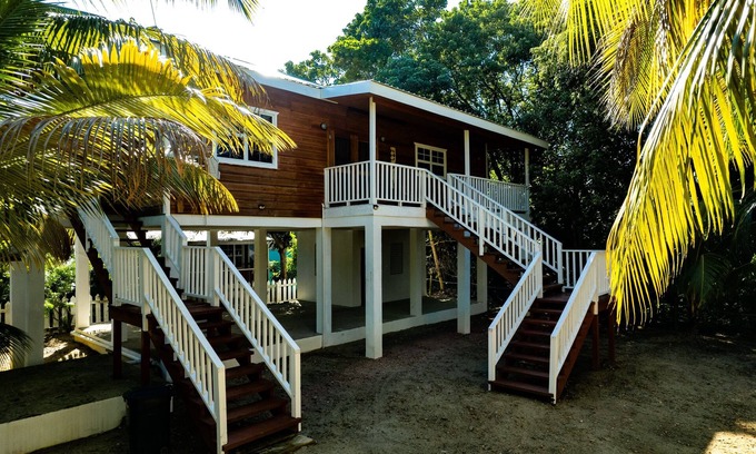 Placencia House | Downtown 2BR with Great Price & Perfect Location!