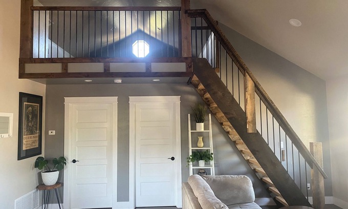 Grand Junction Apartment | Downtown! Charming 2-bedroom apartment in wonderful Grand Junction with WiFi, AC