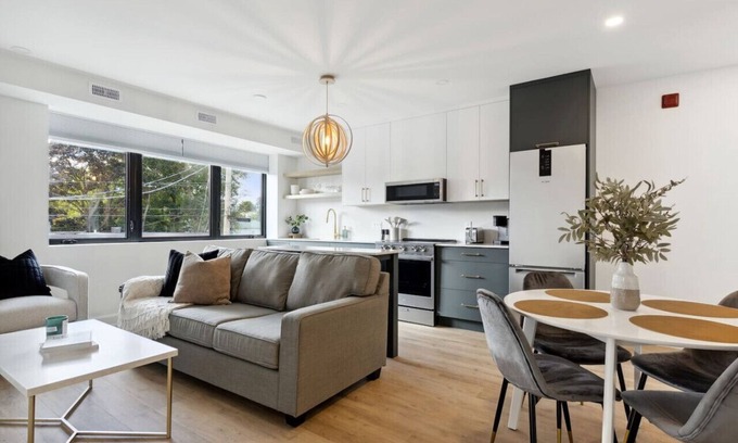 Collingwood Condo | Downtown Collingwood Design Condo for 4 - 146 Hurontario Unit 5