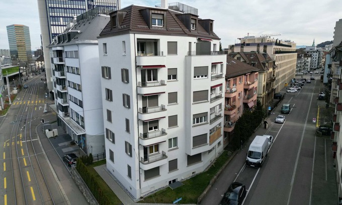 Oerlikon Apartment | Downtown Dream: 3.5BR with Balcony and Style BA42