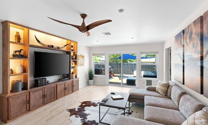 Georgetown House | Downtown Georgetown Retreat for the family or entertaining. Pet-Friendly!