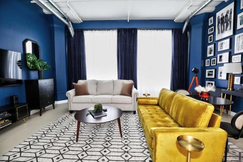 Historic Core Apartment | Downtown LA's Most Requested Property, Sleeps 4 with Free Parking!
