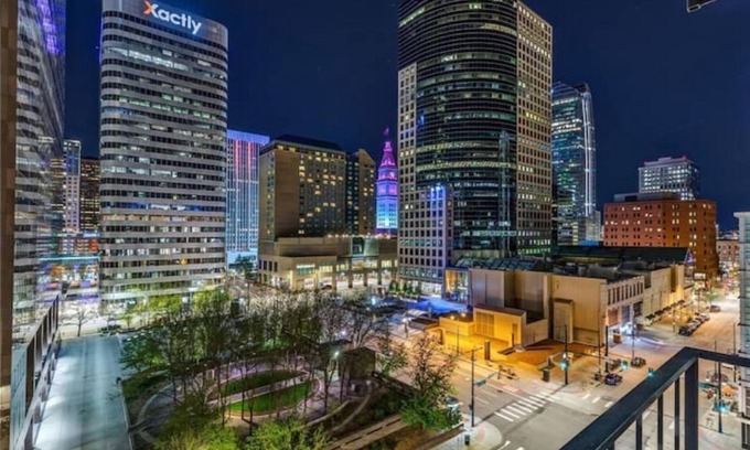 Ballpark Condo | Downtown Larimer Square with amenities!