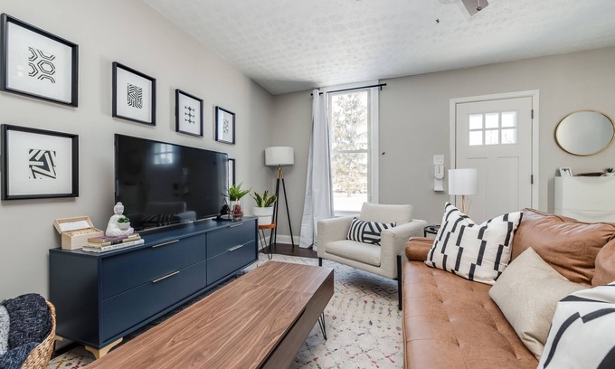 Indianapolis House | Downtown modern cottage close to Lucas Oil | Washer + Dryer | Wifi
