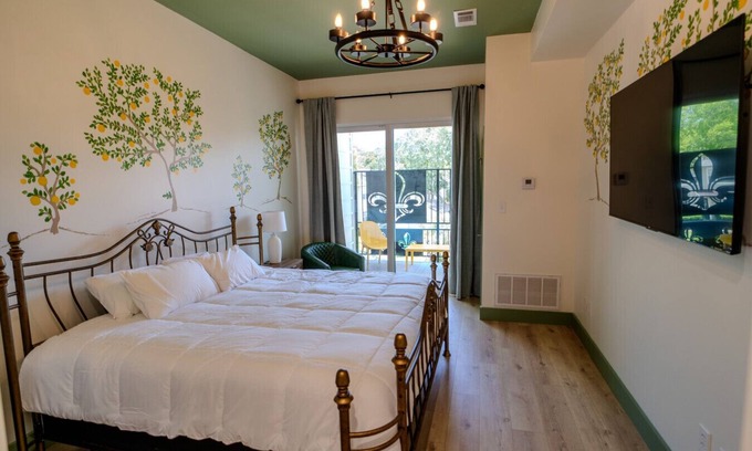 Biloxi Hotel | Downtown Ocean Springs Suite 208