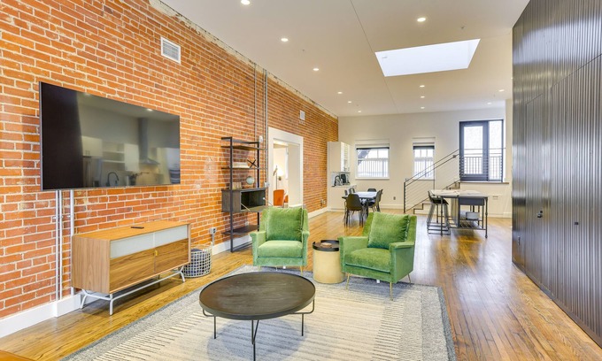 Downtown Omaha Condo | Downtown Omaha Getaway w/Deck & Gas Grill!