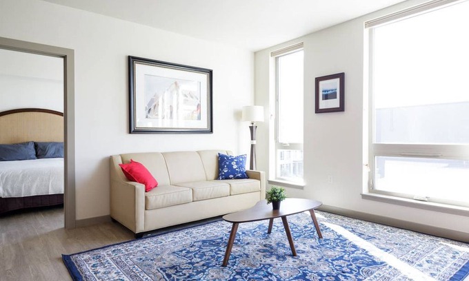 Pearl District Apartment | Downtown PDX spacious 2BR Suite for up to 8 guests