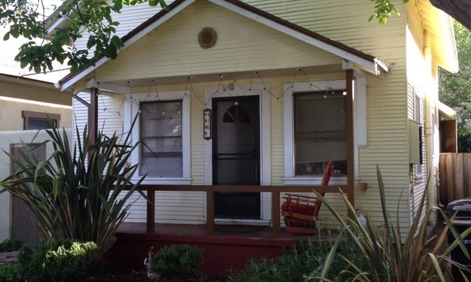 Old Mountain View House | Downtown Private Home With Backyard