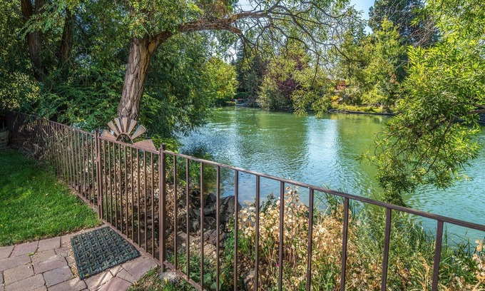 Old Bend House | DOWNTOWN RIVERFRONT HOME W/RIVER ACCESS, BEST LOCATION, 2 MASTER SUITES!