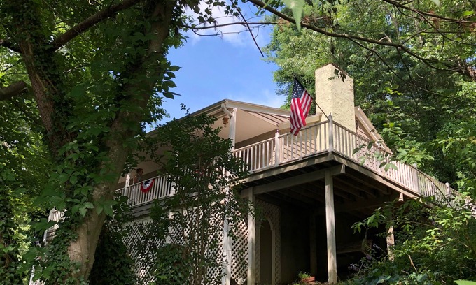 Saluda House | ❤️Downtown Saluda❤️PETS *Large OpenConcept HOME & LOTS of PARKING-16 mins 2 TIEC