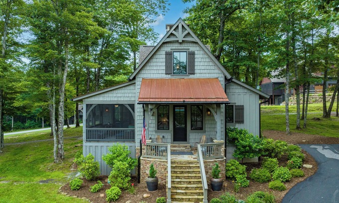 Glenville House | Dragonfly Cottage: Dog Friendly, Enclosed Yard Area, Community Perks