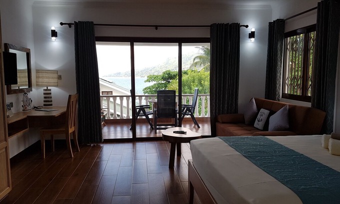 Bel Ombre Apartment | Drake Seaside Studio - Top Floor