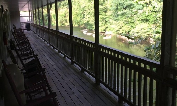 Cherokee Hotel | Drama Inn