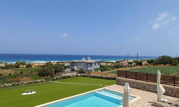 Dramia House | Dramia home 500m from the Beach, with pool for private usage.