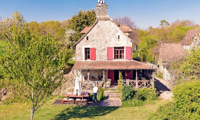 Clermont-d'Excideuil House | Dreamy Holiday Home in Clermont d' Excideuil with Fireplace