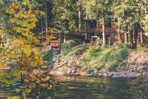 Brightwood House | Dream Catcher Cabin - Meredith Lodging