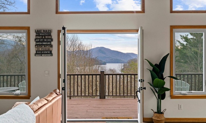 Topton Ski Chalet | Dream Chaser Chalet at Nantahala Lake- Kayak/Dock/Firepit/Game Room/Movie Room