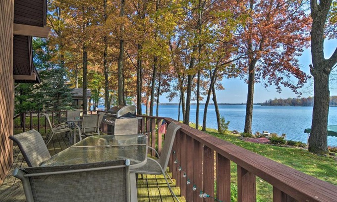 Gladwin House | Dream Cottage with Sandy Beach, Dock, Pontoon Rental