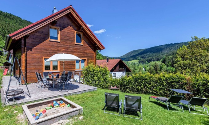 Alpirsbach House | Dream Vacation home Fronwald - Sauna | Jacuzzi | Playground | Garden fenced | BBQ | Wifi
