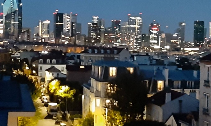 Suresnes Apartment | DREAMVIEW SACRE COEUR/TOUR EIFFEL 15 mins from Paris, 5 mins from La Défense
