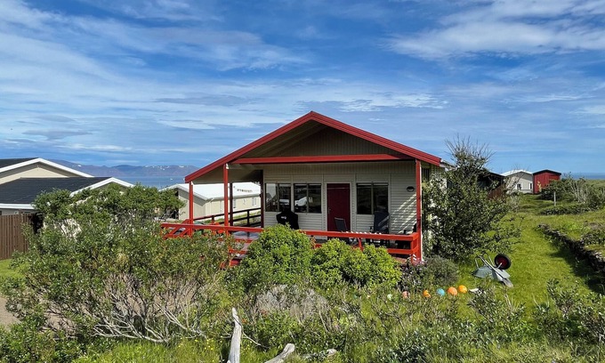 Langanesbyggð Cabin | Dreamy cabin with a garden