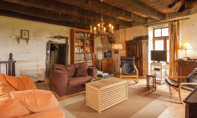 Clermont-d'Excideuil House | Dreamy Holiday Home in Clermont d' Excideuil with Fireplace