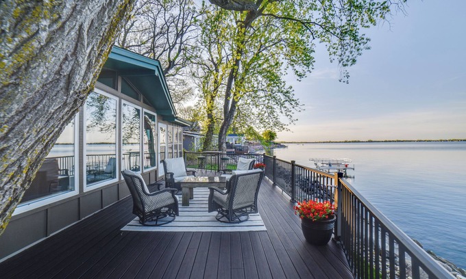 Arlington Cabin | Dreamy Lake Poinsett Cabin w/Deck, Dock & Views!