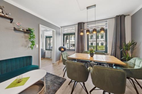 Dresden Apartment | DresdenStay gemütlich und modern mit Kamin und PS4