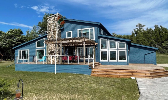 Beaver Island House | Driftwood- Beautiful home on Donegal Bay