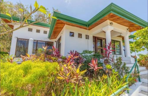 Ostional Villa | Driftwood ocean view