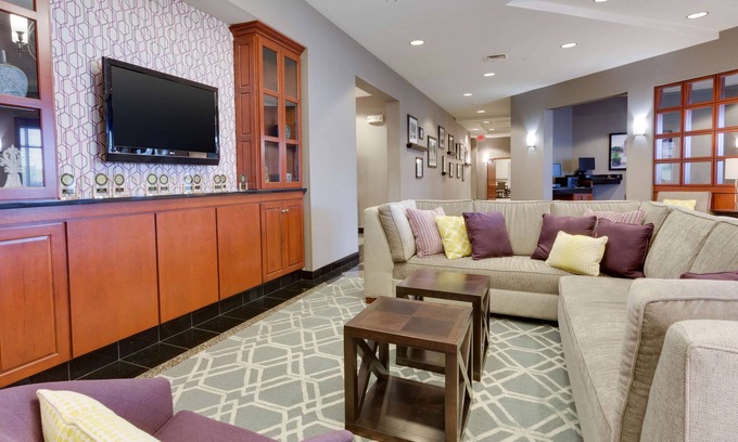 Franklin Hotel | Drury Inn & Suites Middletown Franklin