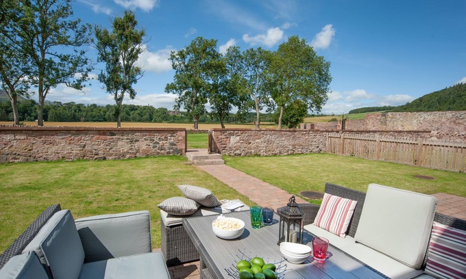 Melrose Cottage | DRYBURGH STEADING TWO - by the River Tweed at Dryburgh, sleeping 4