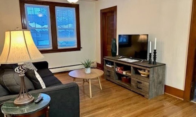 Libertyville Apartment | DT Libertyville Apt near Naval Base w/50" TV!