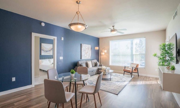 Tempe Apartment | DT Tempe Retreat | Pool,Gym,Parking,W/D,Balcony