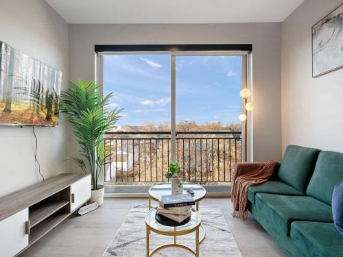 St. Anthony West Apartment | DT UMN 1BD Gym Free Parking Rooftop by River