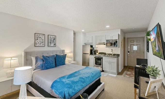 Englewood Apartment | DTC Studio w/Kitchenette, Fast WiFi,Free Parking!