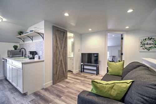 Golden Apartment | Dtwn Golden Apt Less Than 9 Mi to Red Rocks Amphitheater!