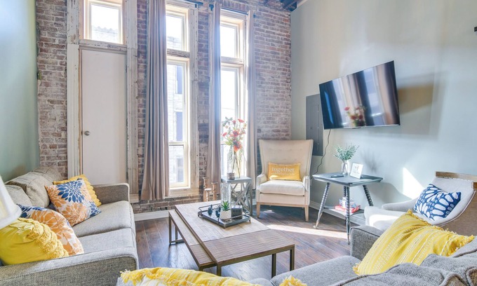 Monett Apartment | Dtwn Loft in the Heart of Monett: Pets Welcome!