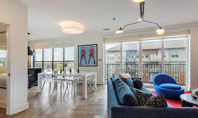 Historic Edgefield House | Dual Bachelor Pads w/Rooftop Lounge & Games | Sleeps 26 | 5 Min to Broadway