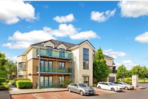 Sutton Cross Apartment | Dublin Airport Large Superior Serviced Apartment - Sleeps 6