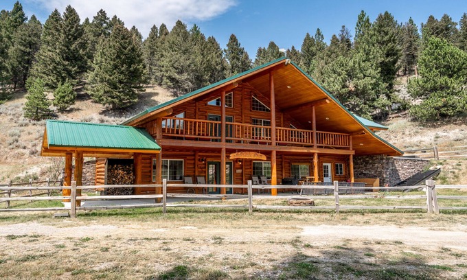 Broadwater County House | Duck Creek Ranch - Privacy in a Custom Log Home on 400 Acres!