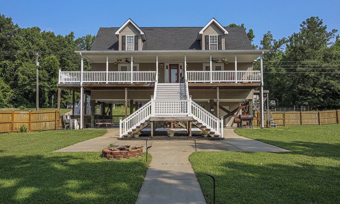Winnsboro House | DuckedAway.Dreamy Lakefront Escape on Dutchman Creek!